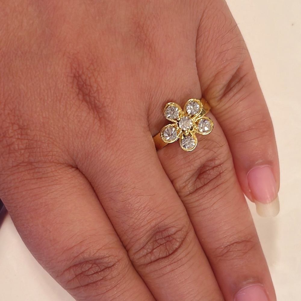 Flower ring - Picture 2 of 3